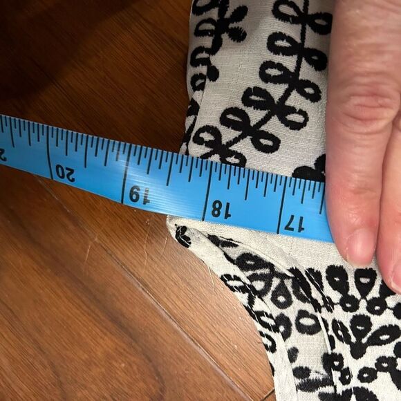 LOB black and white sleeveless top size 2‎ - Picture 6 of 6